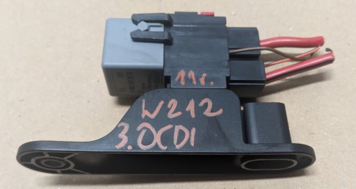 MERCEDES W212 3.0 CDI 11R relay A0025422619