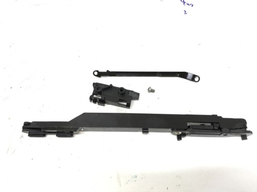 8658961 - VOLVO XC90 правый трос направляющая люка