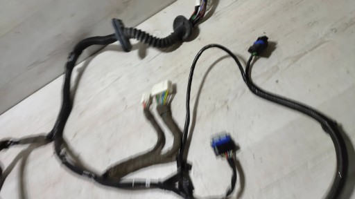 Nissan Qashqai 16r 1.5dci front side left Wiazki przewodow door