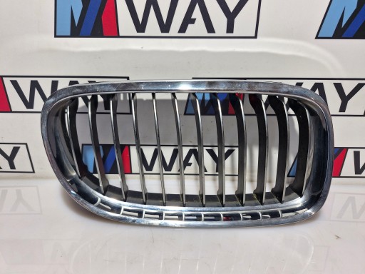 BMW E90 E91 ledvinka maska mřížka pravá maska originál 7201970