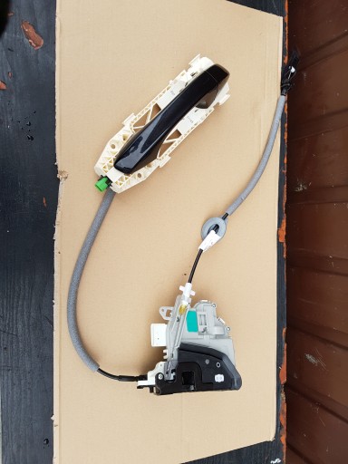 8J1837016F - РУЧКА ДВЕРИ ЗАМОК ПРАВАЯ ПЕРЕДНЯЯ TOUAREG III