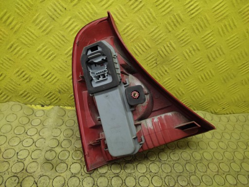 RENAULT CLIO II LIFT light right rear part 8200071414