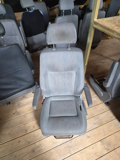 VW T5 T5 LIFT seat front left driver´s/ KIEROWCA INKA z podlokietnikami