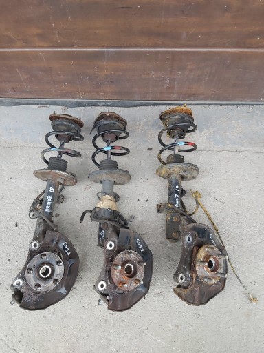 Toyota prius ii mcperson левый передний кулак