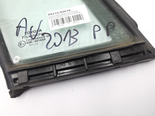 window bodywork right front door TOYOTA AVENSIS T27 LIFT 68215-05010