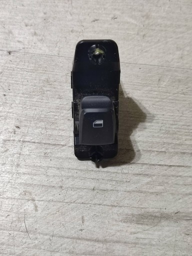 Hyundai Kona and 2018 Przyciski of the window left rear part
