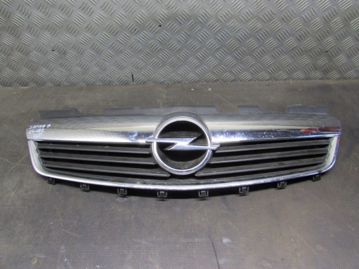 Решітка 13136136 Opel Zafira 05-08R