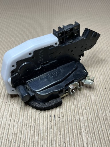 lock door tylnych Nissan X-Trail T32 825004CA0A