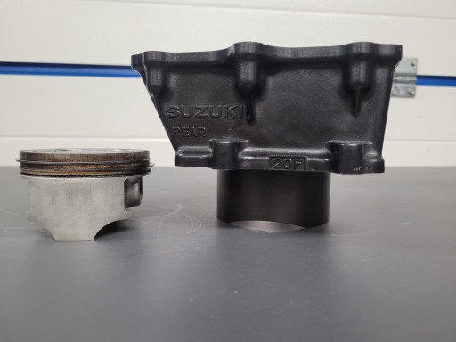 SuzukiSV650cylinder2 - Suzuki SV 650 98-02 циліндр поршень ззаду