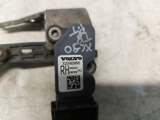 Volvo XC90 II T8 Sensor poziomowania rechts heck xenon Connector Contact 32246988