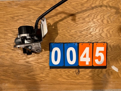 ВАКУУМНИЙ НАСОС MERCEDES GLE GLC A0004306132