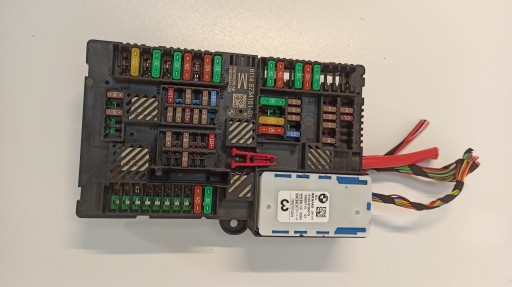 8734161 8795479 - Разделитель кабеля блока предохранителей bmw g20