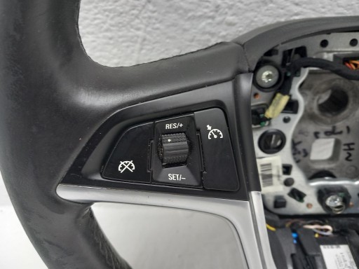 lenkrad MULTIFUNKCJA OPEL INSIGNIA A 08-17