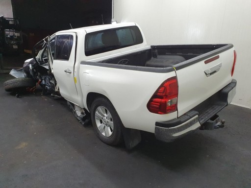 TOYOTA HILUX VIII 8 ЗАДНІ БРИЗКОВИКИ БОКОВИЙ ЗАДНИЙ РЕМЕНЬ