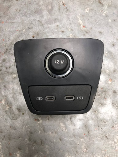 adapter USB-C ZAPALNICZKI AUDI Q4 E-TRON 2G6035954 89A863324A