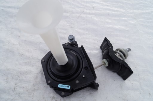 4 14-20 - КРЕПЛЕНИЕ ПОДЪЕМНИКА ЗАПАСНОГО КОЛЕСА CADILLAC ESCALADE