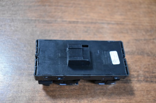 IDEALNY control panel of the window AUDI Q7 Q8 1