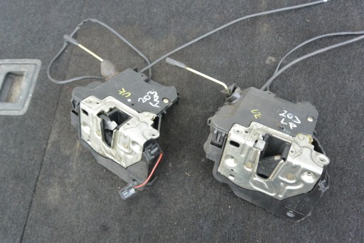 lock door left front MERCEDES-BENZ C-KLASA W203 UK RHD