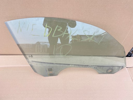 Стекло правой двери BMW Z4 E89 оригинал