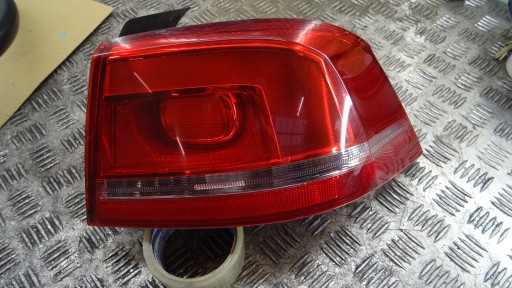 Feux phare Droite Arrière VW PASSAT B7 Berline 3AE945096F CALA