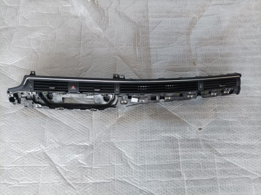 8W1820902C - AUDI A4 b9 8W вентиляційна решітка 8W1820902D
