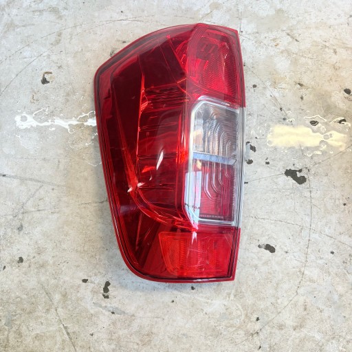 NP300 - Задняя лампа левая Nissan Navara D23