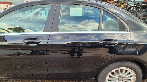 Задні ліві двері в зборі код фарби 040 mercedes w205 седан оригінал