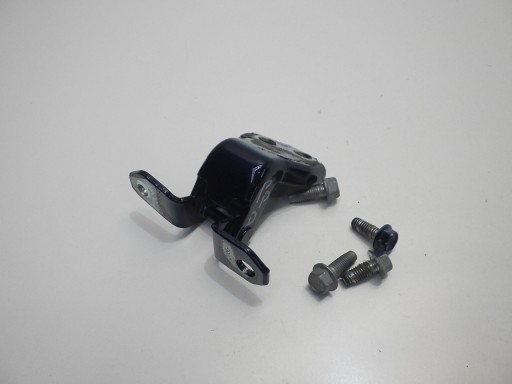 2B15 - SX4 S CROSS 2022 ДВЕРНА ПЕТЛЯ ПРАВА ПЕРЕДНЯ НИЖНЯ