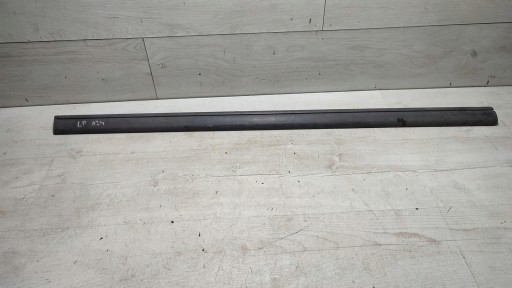 moulding door left front upper Mercedes w124