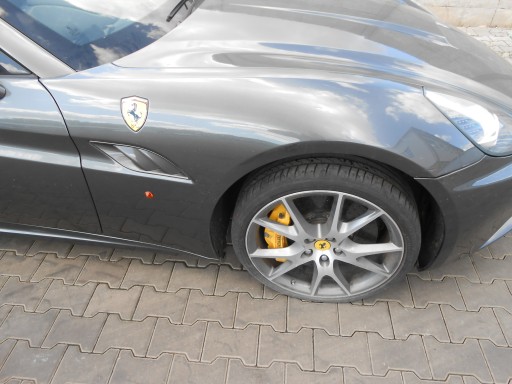FERRARI CALIFORNIA ЧВЕРТЬ ПЕРЕДНЯ ПРАВА ПЕРЕДНЯ РАМА