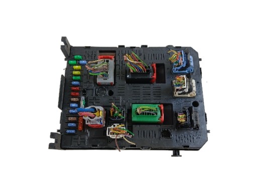 CITROEN C4 PICASSO et Module fusibles 966405908001