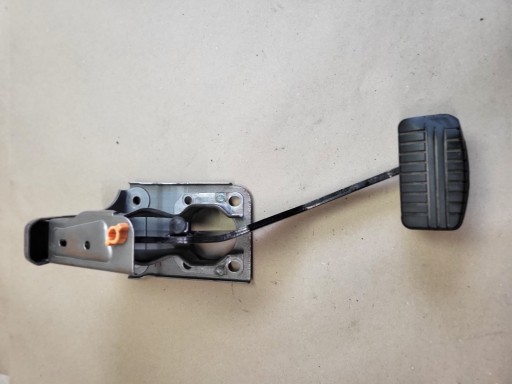 PEDAL brakes console MOCOWANE MITSUBISHI OUTLANDER 3 III AUTOMAT OE EUROP
