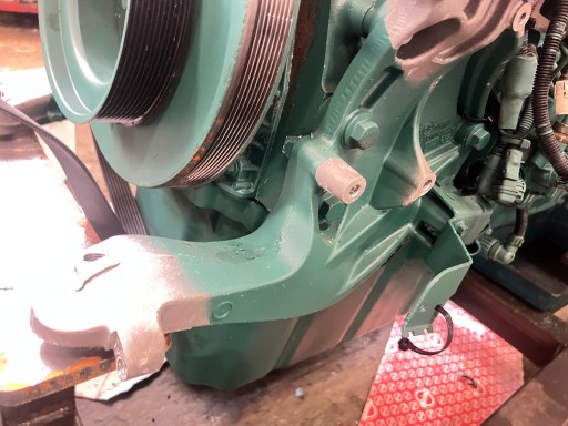 22865216 21861873 - Новый Volvo FH4 / FM4 BB мотор лапы новый