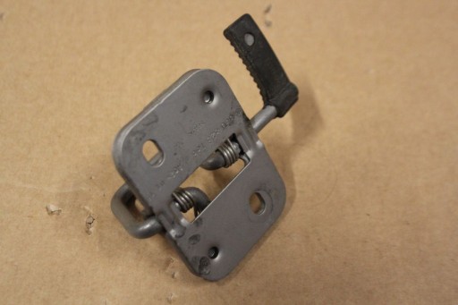 Крюк болта капота VW PASSAT B8 3G0823186A