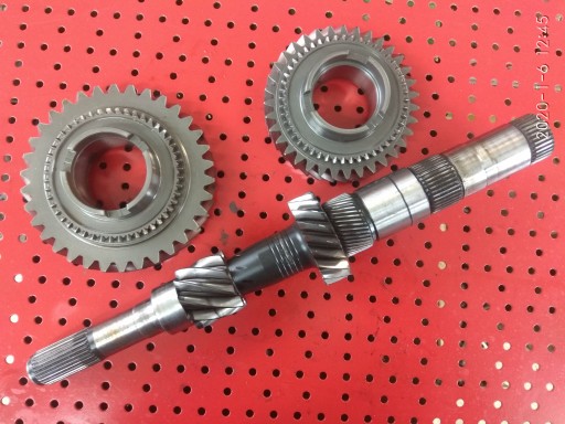 Вал сцепления T5 и колеса 1+2 02Z 311 103 D, 02Z 311 103 G