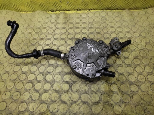 VW GOLF V pump VACUM 038145209C