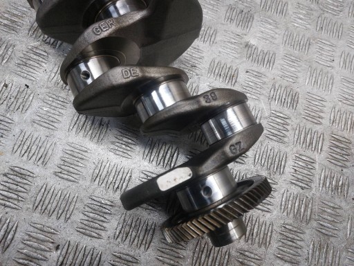 Arbre moteur AUDI Q5 8R 38AA CAHA 03G105212C 2.0 TDI