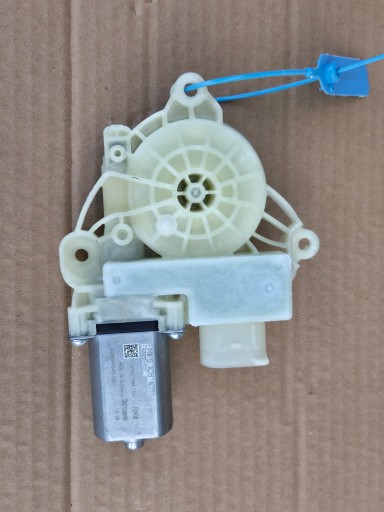 Qua23.7.25 - Электродвигатель контроллера левой двери стеклоподъемника bmw 5 g60 g61 g90 x3 g45 5a28ac3