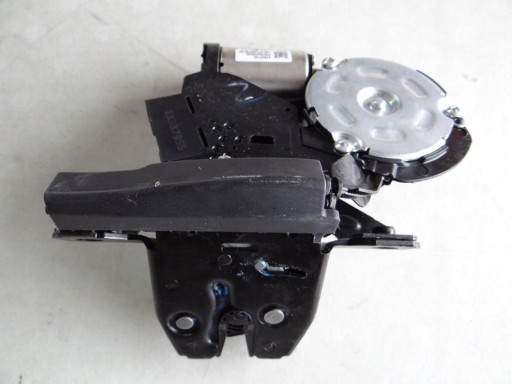 Замок Люка 13537955 Opel Astra