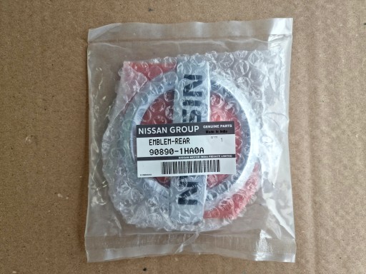 NISSAN OE 908901HA0A ЭМБЛЕМА НА ЗАДНЕЙ ДВЕРИ НОВЫЙ ОРИГИНАЛ