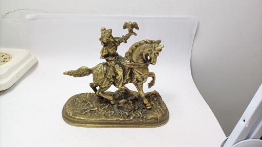 Stary mosiężny Sokolnik na koniu mosiężna figurka