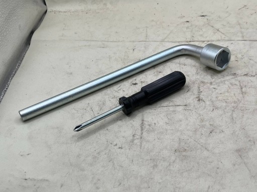 lock with key do srub nakretek der Räder Subaru OE 97010AA050 !J