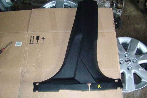 CZCZ0077000005 - Nissan X-TRAIL T32 крышка стойки центр пластик R