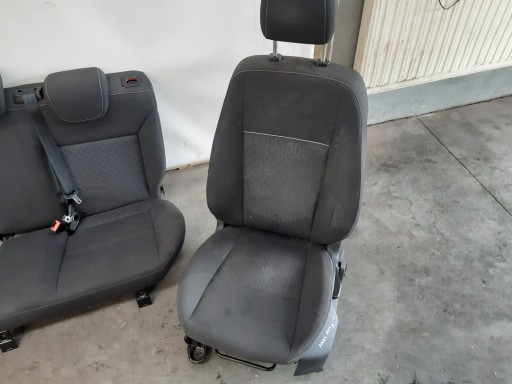 seat front left driver´s Ford Focus MK3 kombi FB