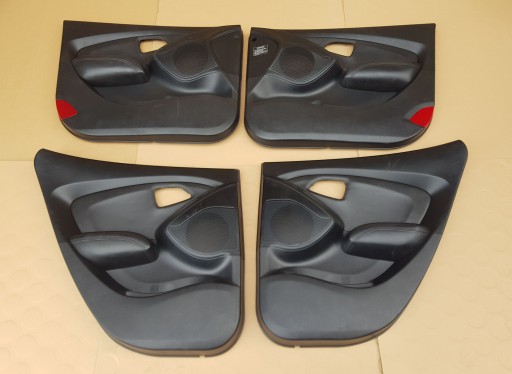 HYUNDAI IX35 БОКОВЫЕ ДВЕРИ ОТДЕЛКА КОМПЛЕКТ