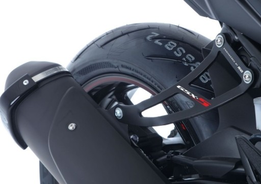 EH0078BKA - КРЕПЛЕНИЕ ВЫХЛОПНОЙ ТРУБЫ + КРЫШКА ПОДНОЖКИ RG SUZUKI