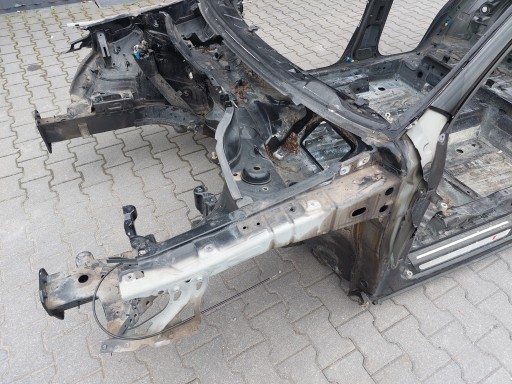 AUDI Q3 8U 11r-18r čtvrtka levá předek sloupek A LY9B