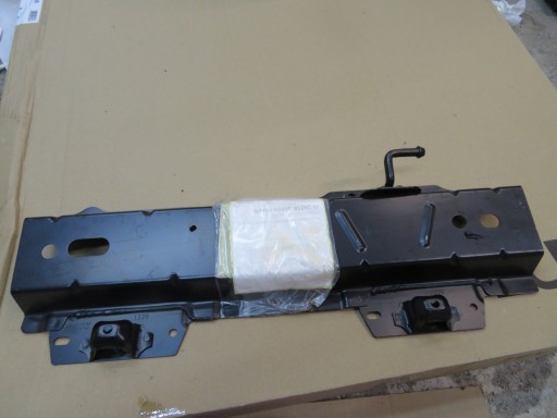 8V51-A60100-AB - Ford fiesta mk7 кріплення/балка