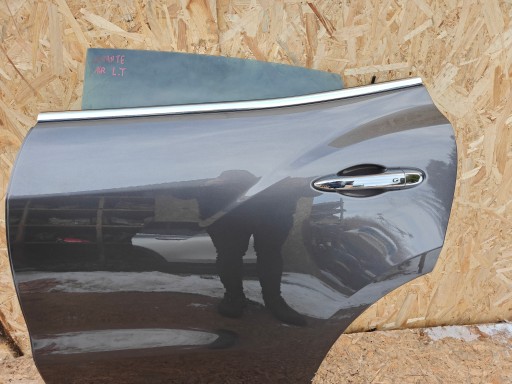 door complete left rear. left rear part MASERATI LEVANTE colour 571