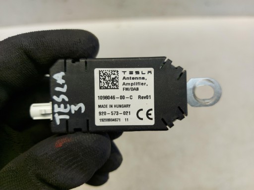 TESLA MODEL 3 amplifier aerial module